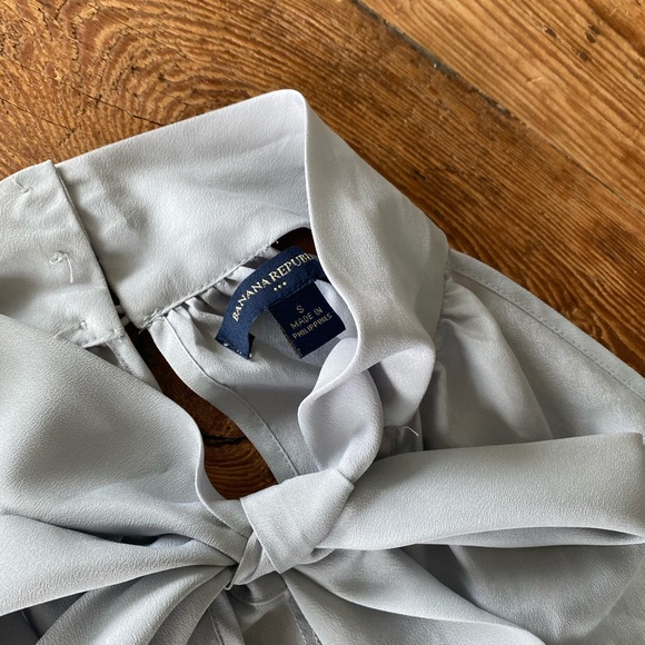 Sleeveless blouse with bow - Picture 3 of 4